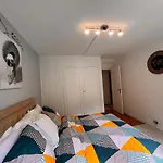 Spacious 2 Bedroom Family Authentic 15 דירה