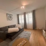 Spacious 2 Bedroom Family Authentic 15 דירה