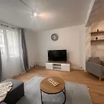 Spacious 2 Bedroom Family Authentic 15 דירה *