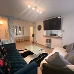 Spacious 2 Bedroom Family Authentic 15 דירה