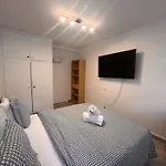 Spacious 2 Bedroom Family Authentic 15 *