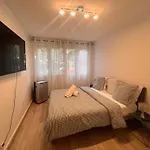 Spacious 2 Bedroom Family Authentic 15 דירה *