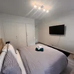 Spacious 2 Bedroom Family Authentic 15 פריז