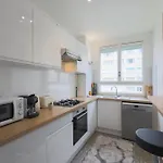 Spacious 2 Bedroom Family Authentic 15 דירה פריז