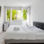 Spacious 2 Bedroom Family Authentic 15 *