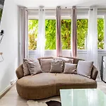 Spacious 2 Bedroom Family Authentic 15 Apartmán *