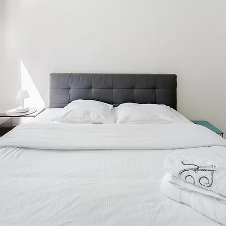 Spacious 2 Bedroom Family Authentic 15 *
