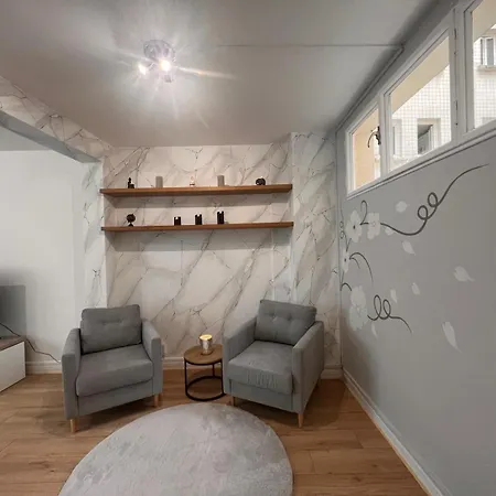 Spacious 2 Bedroom Family Authentic 15 Paris