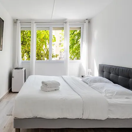 Spacious 2 Bedroom Family Authentic 15 *